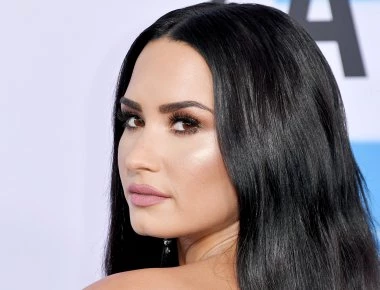 Ντέμι Λοβάτο: Η πρώτη δημόσια εμφάνιση μετά την υπερβολική δόση ουσιών (φωτο)